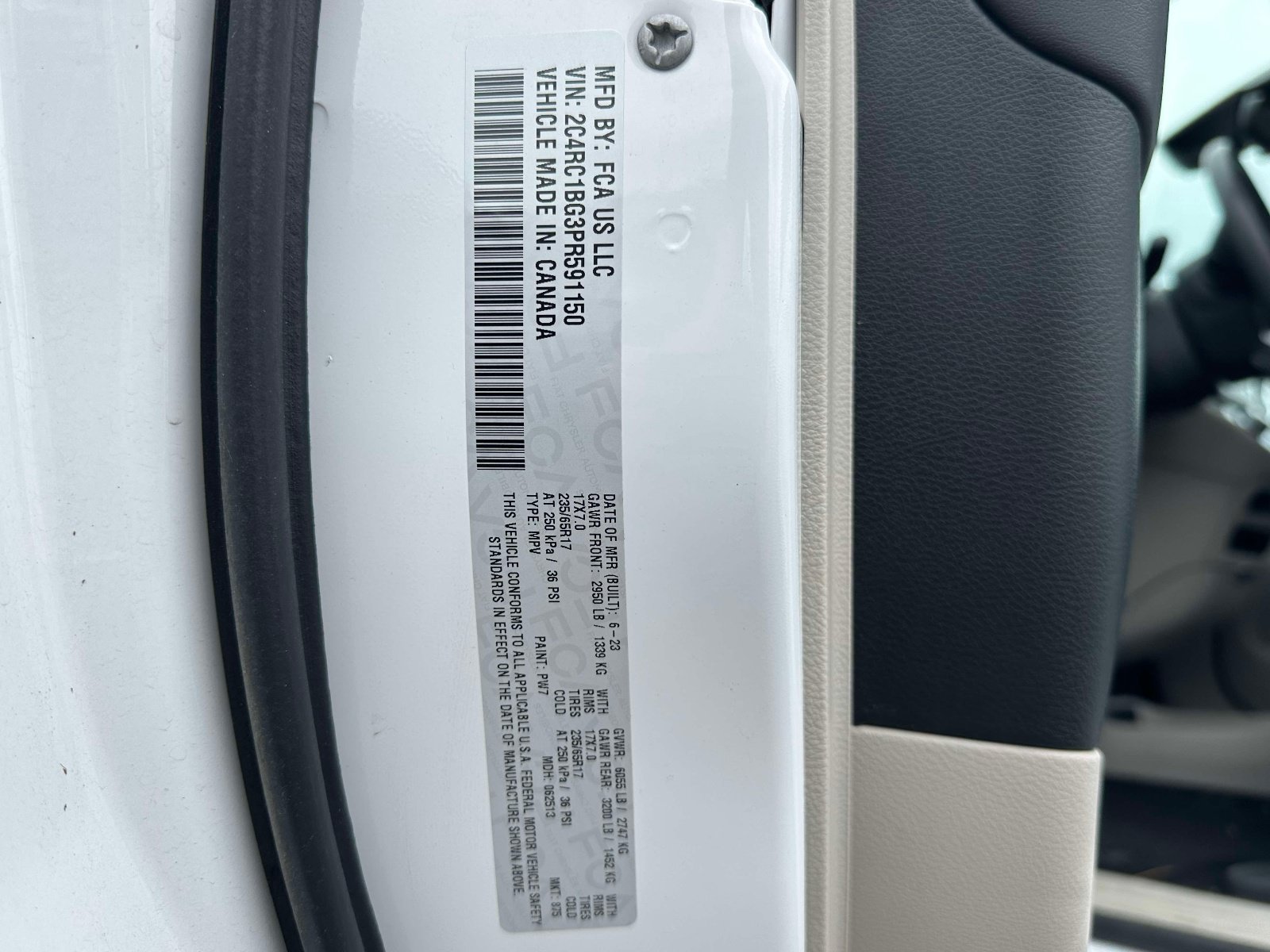 Used 2023 Chrysler Pacifica Touring-L FWD image 28