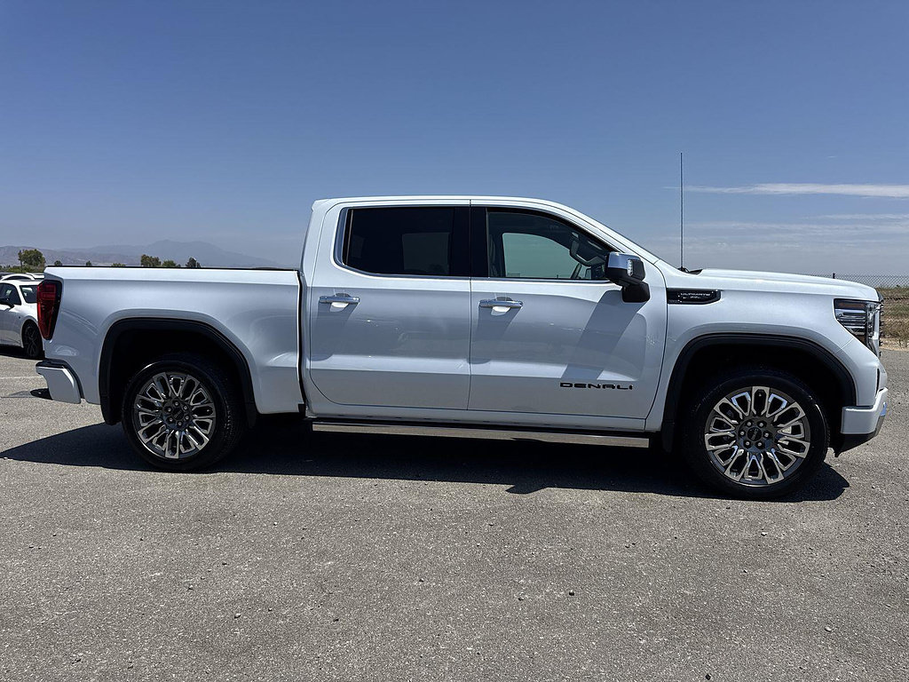 New 2026 GMC Sierra 1500 Denali Ultimate w/ LPO, Black Badging Package AWD/4WD image 3
