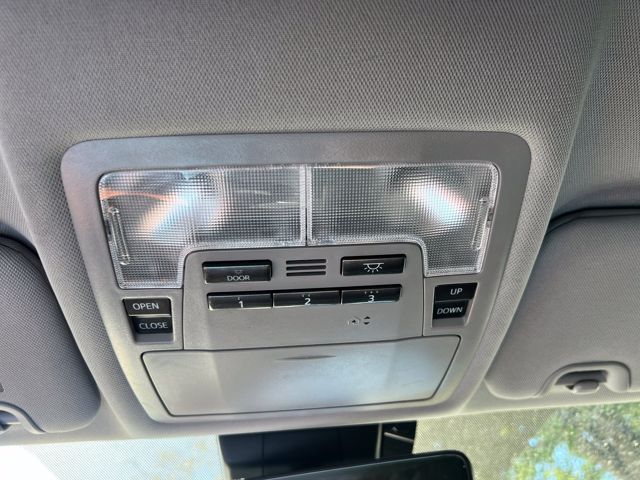 Used 2019 Toyota Highlander XLE AWD/4WD image 20