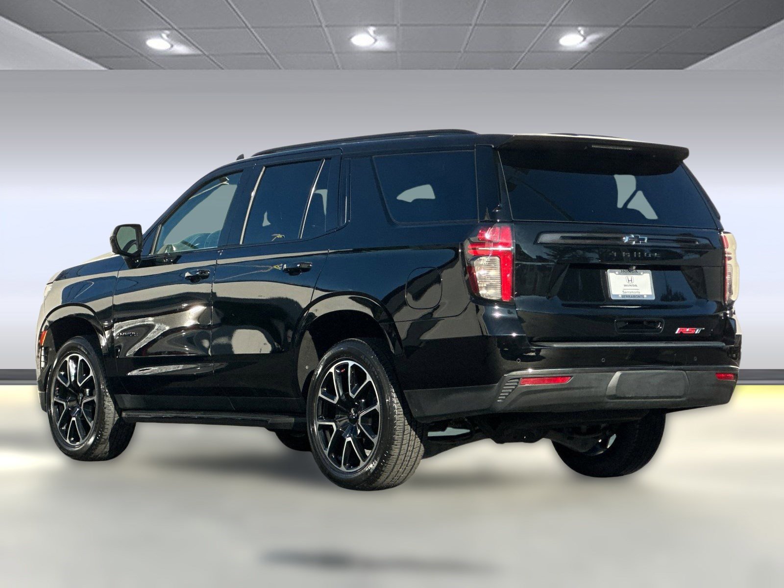 Used 2022 Chevrolet Tahoe RST image 3