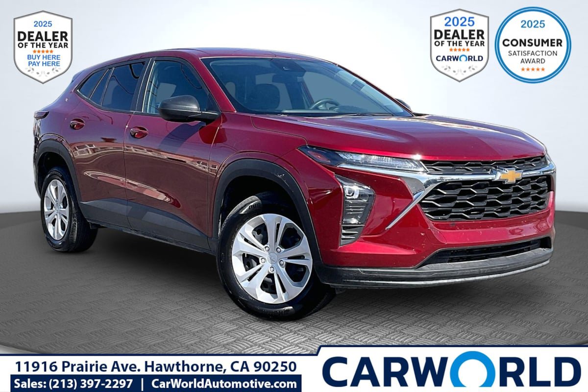 Used 2025 Chevrolet Trax LS FWD image 1