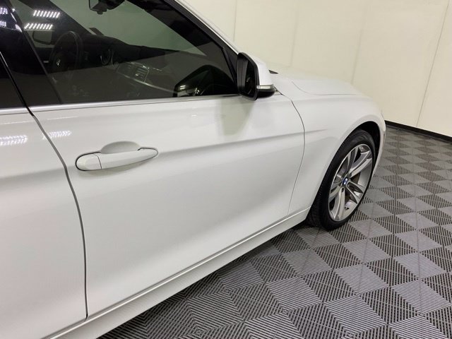 Used 2017 BMW 330i xDrive Sedan AWD/4WD image 7