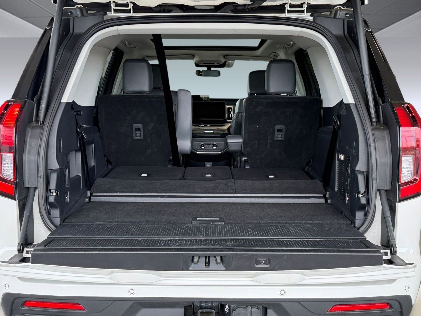 Used 2025 Ford Expedition Active AWD/4WD image 33