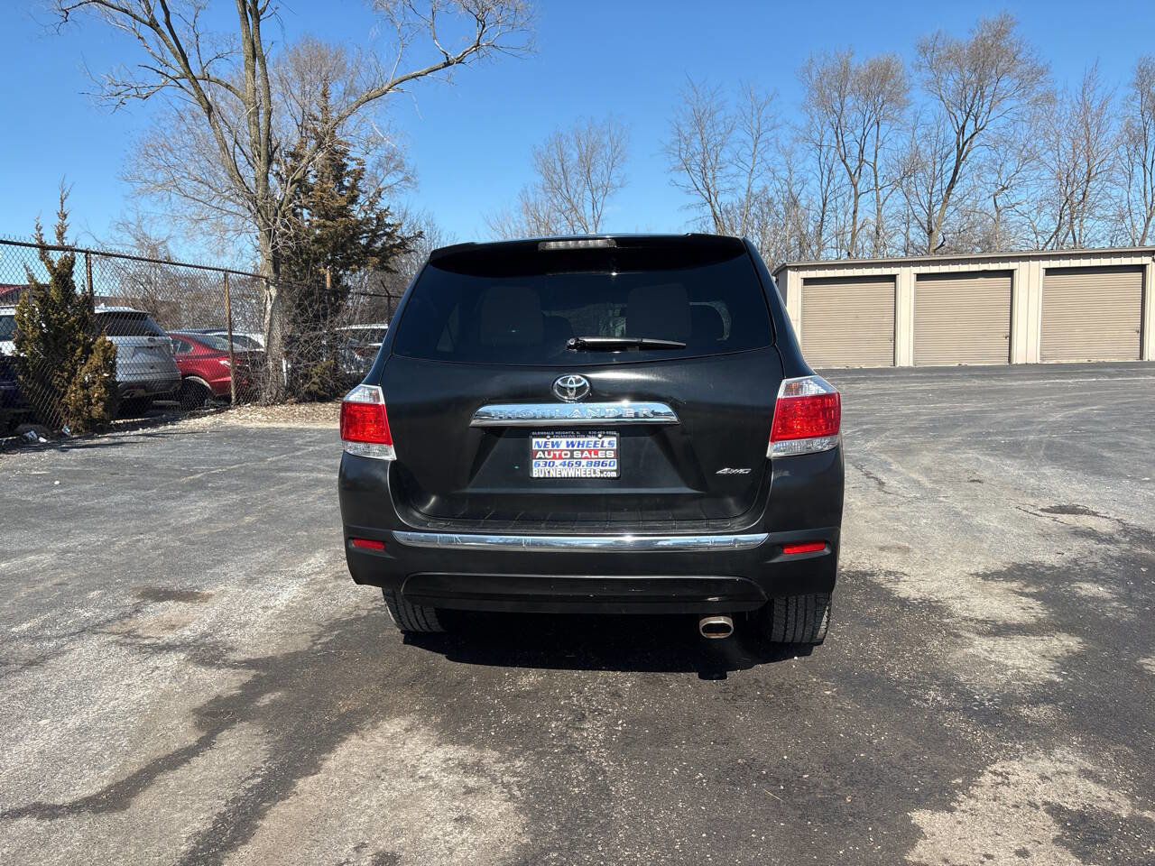 Used 2012 Toyota Highlander SE w/ Tow Pkg image 4