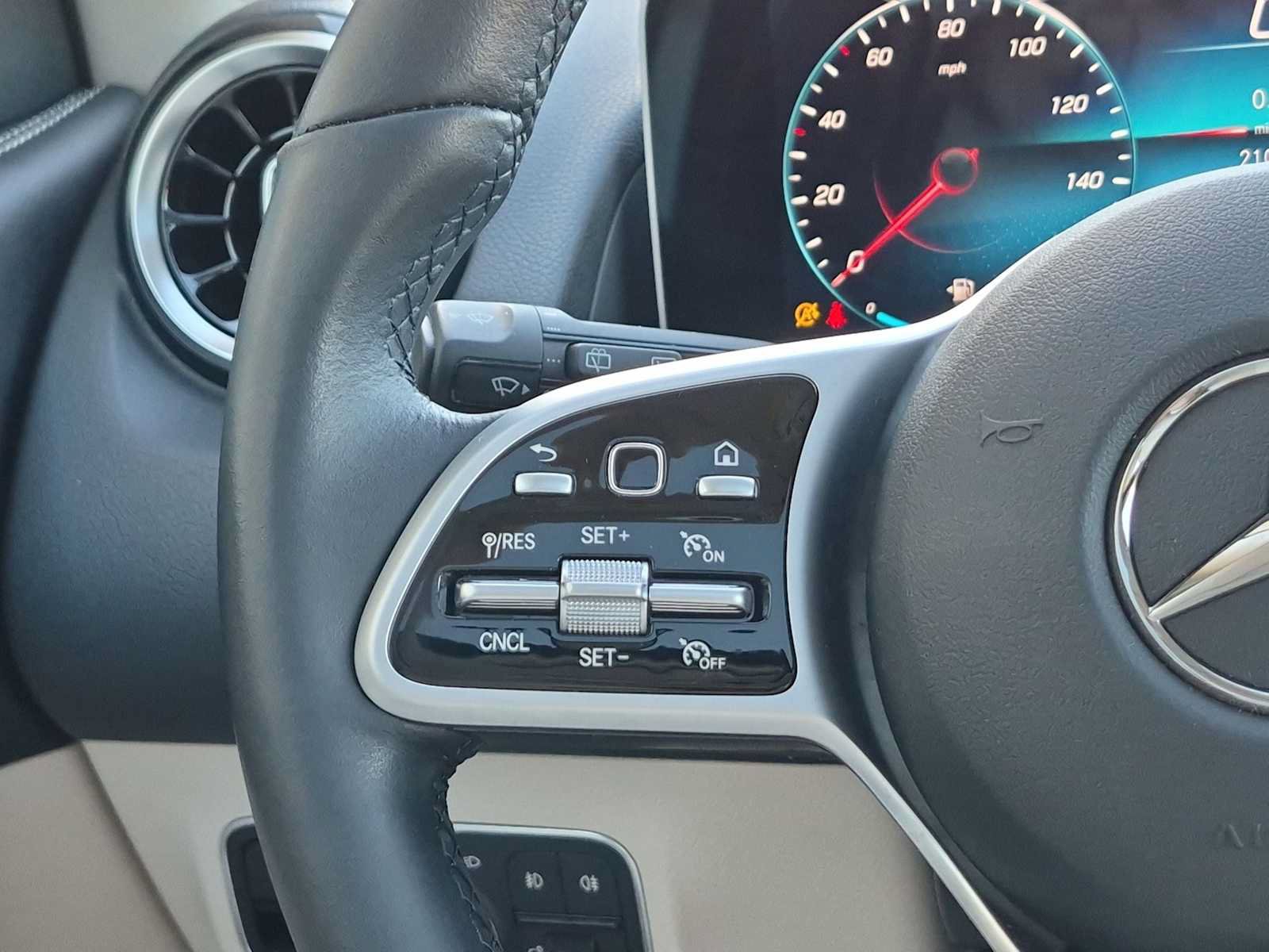 Used 2021 Mercedes-Benz GLB 250 4MATIC image 26