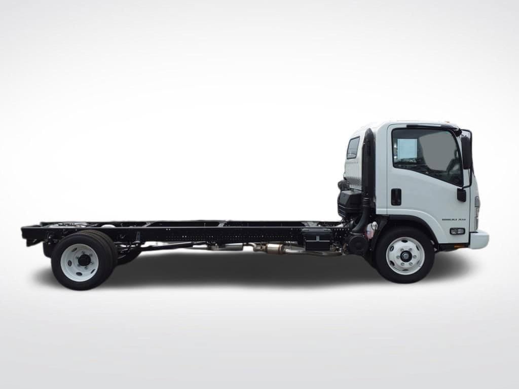New 2025 Chevrolet Low Cab Forward 5500XG RWD image 3