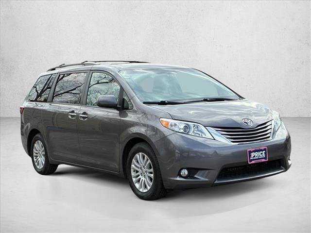 Used 2016 Toyota Sienna XLE w/ XLE Navigation Package video 3