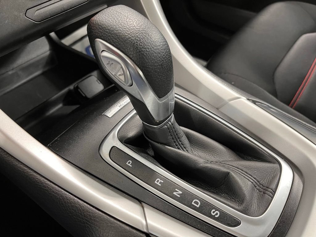 Used 2015 Ford Fusion SE w/ Equipment Group 201A FWD image 17