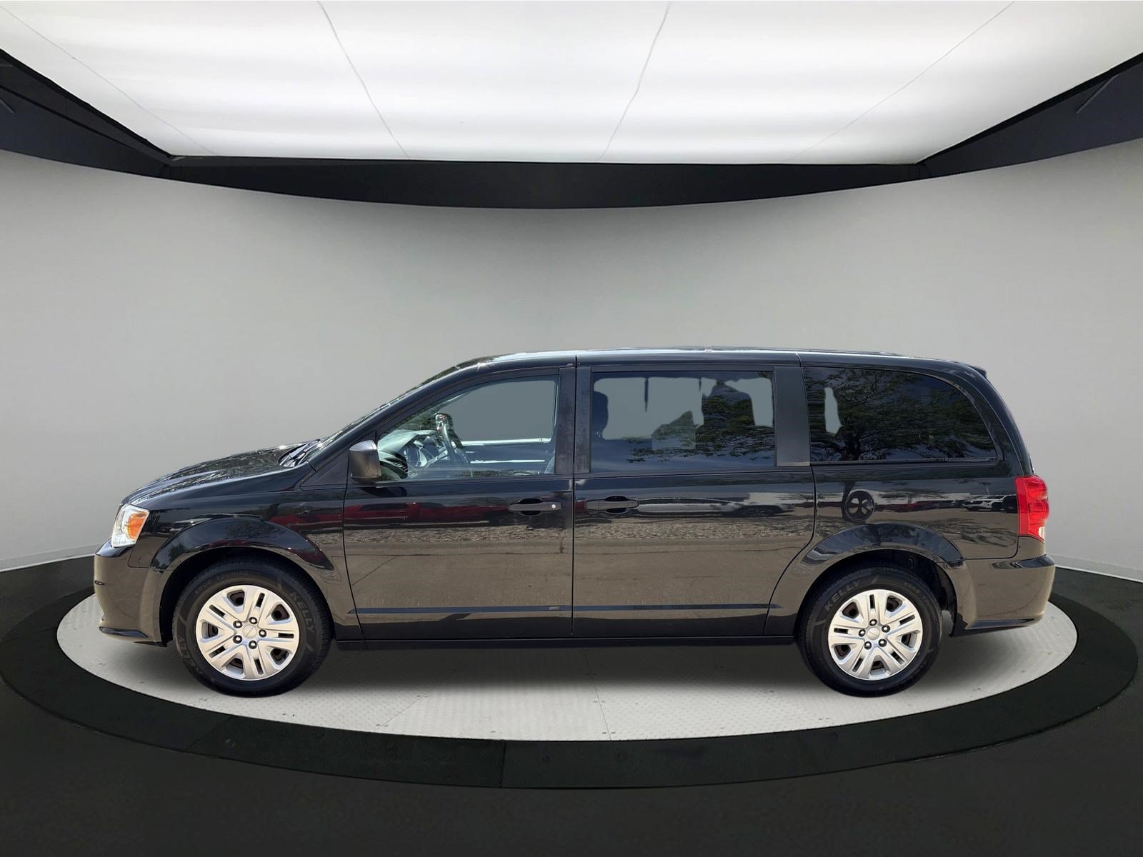 Used 2019 Dodge Grand Caravan SE w/ UConnect Hands-Free Group FWD image 4
