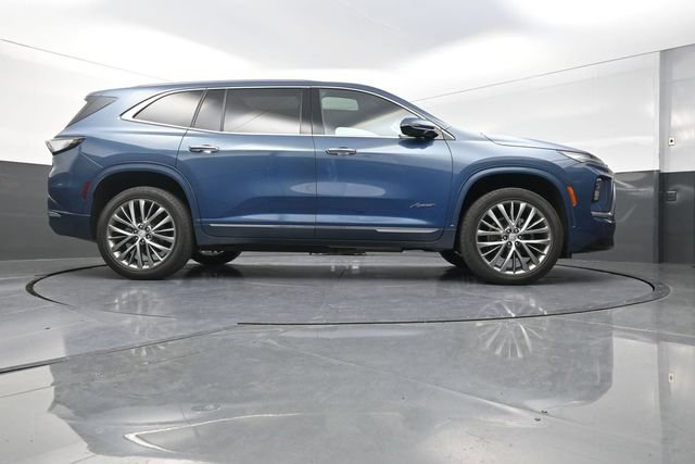 Used 2025 Buick Enclave Avenir AWD/4WD image 39