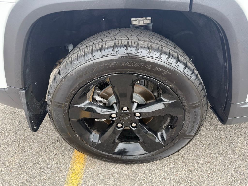 Used 2025 Jeep Grand Cherokee Altitude image 43