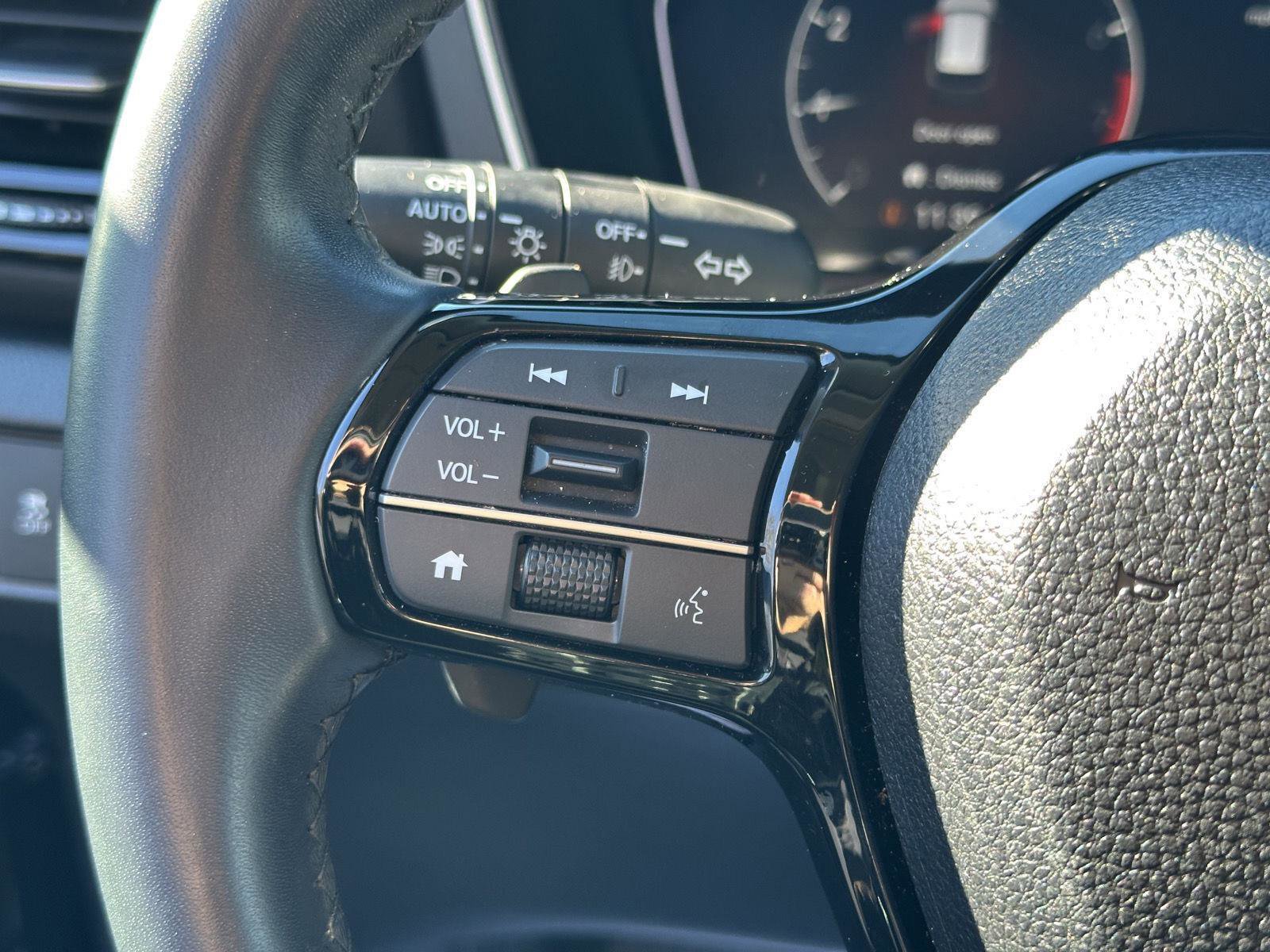 Certified 2025 Honda Pilot Touring image 18