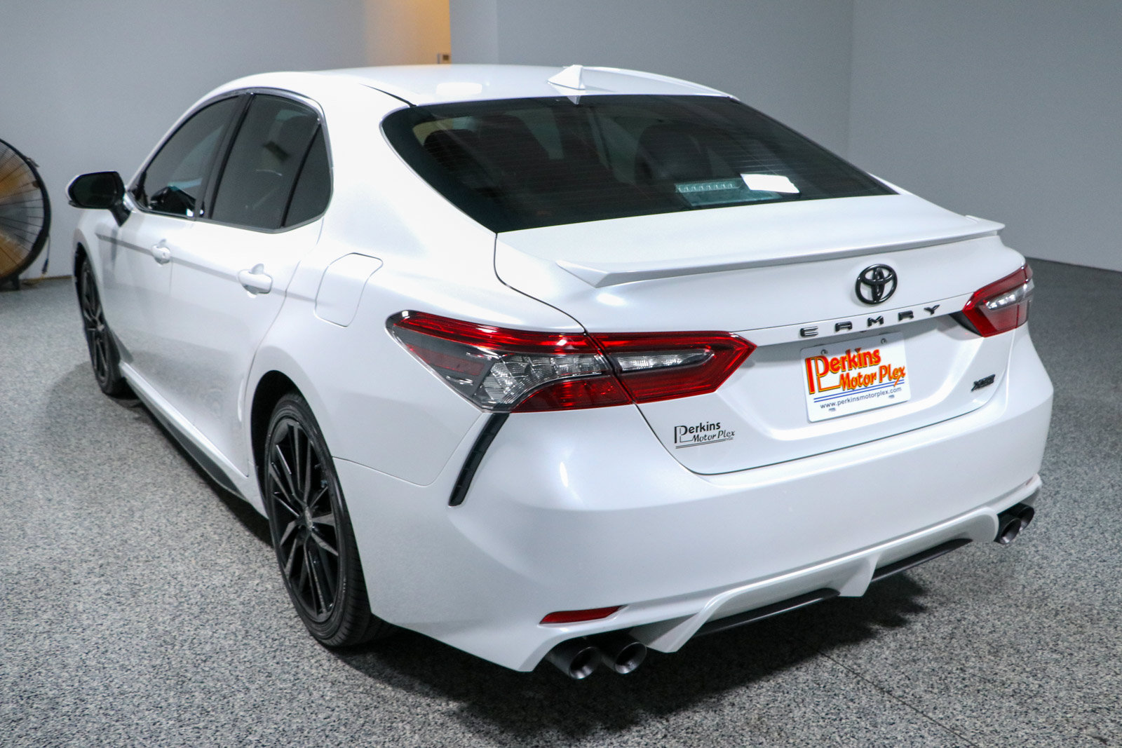 Used 2023 Toyota Camry XSE FWD image 9