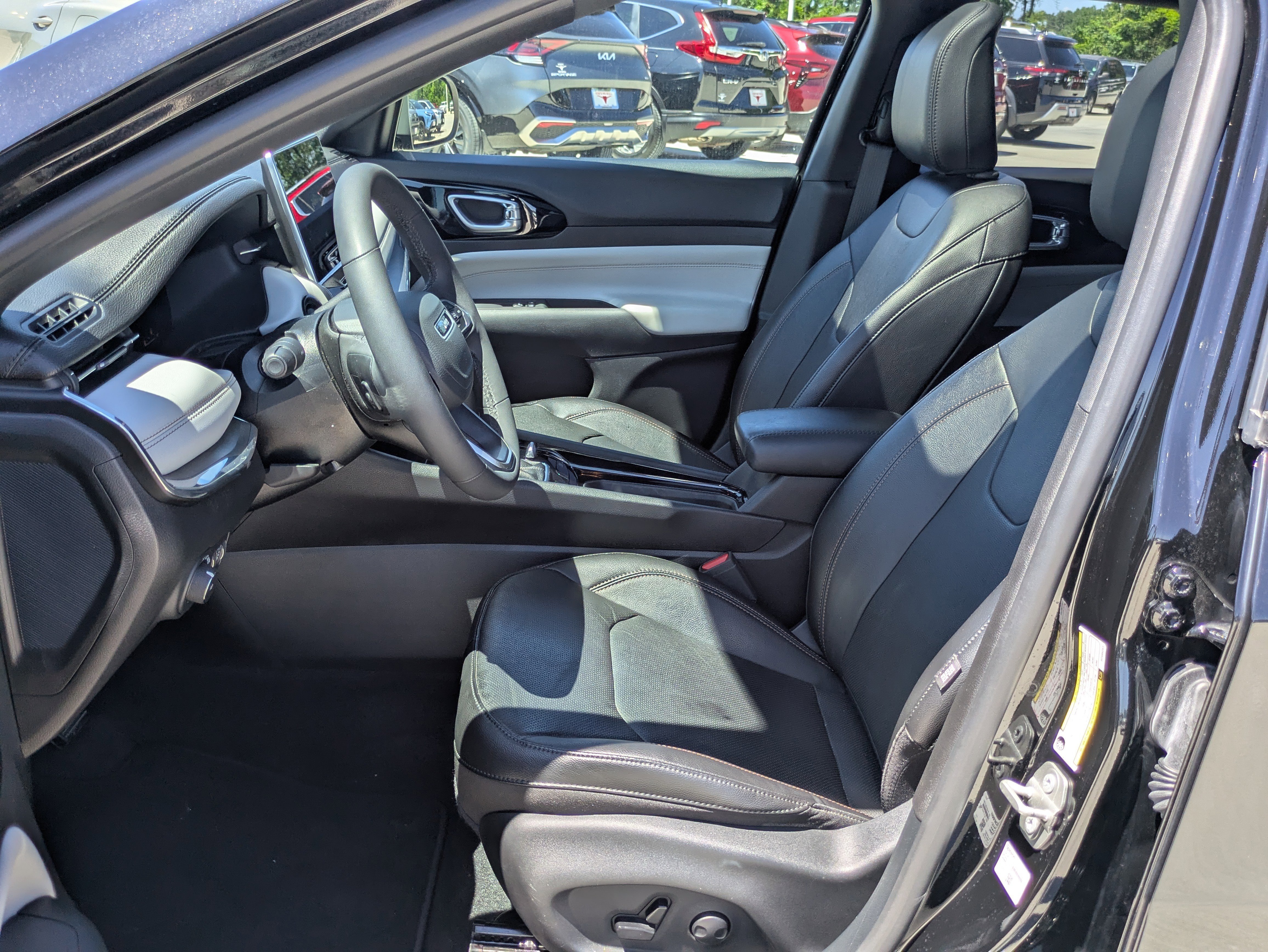 Used 2024 Jeep Compass Limited w/ Elite Group AWD/4WD image 10