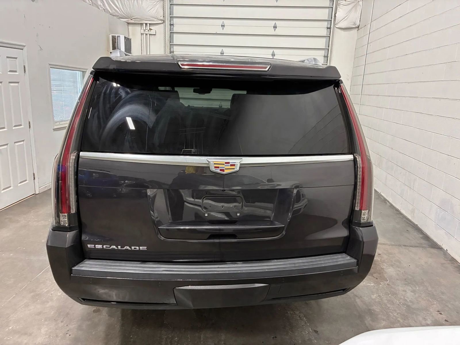 Used 2015 Cadillac Escalade ESV Luxury AWD/4WD image 9