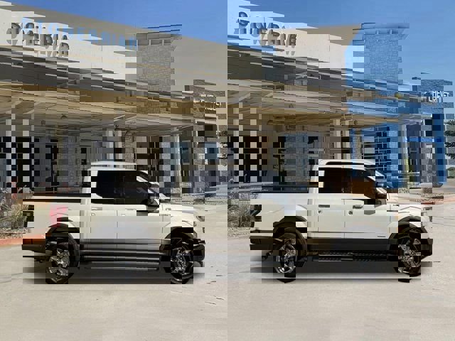 Used 2015 Ford F150 Lariat image 4