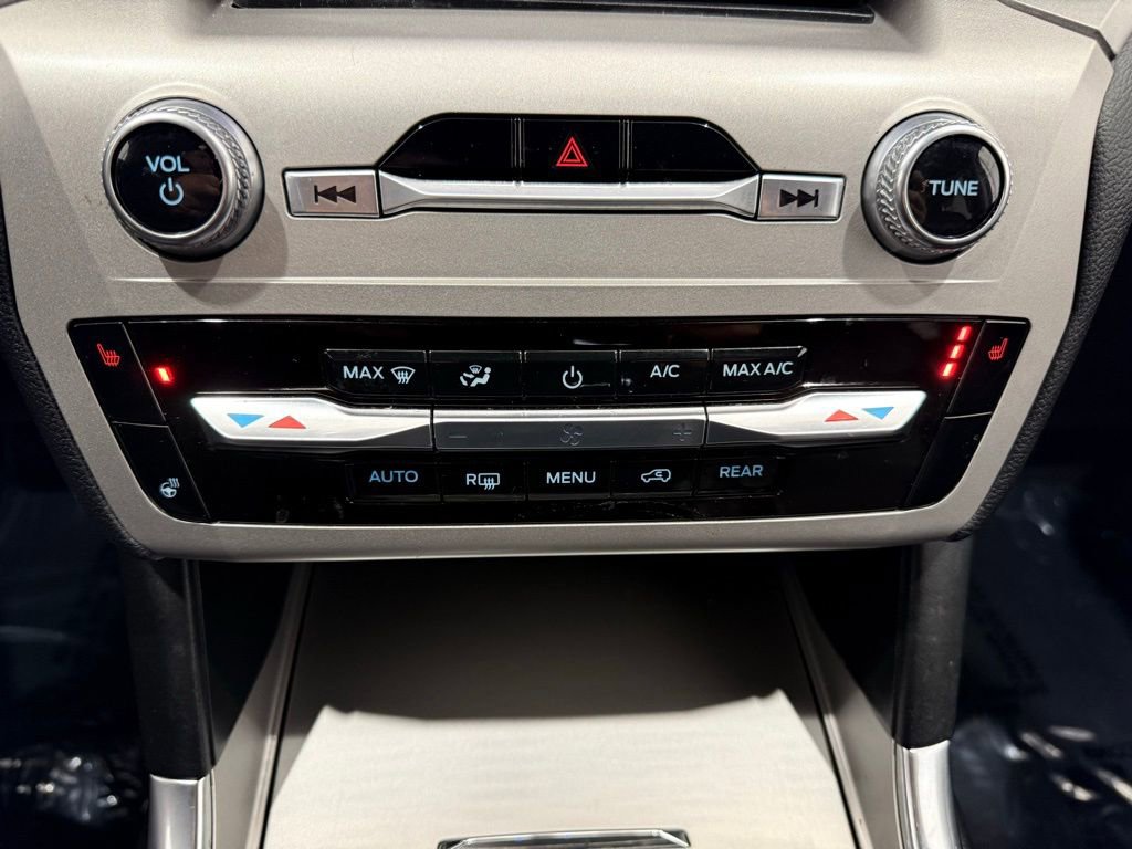 Used 2022 Ford Explorer XLT w/ Equipment Group 202A image 39