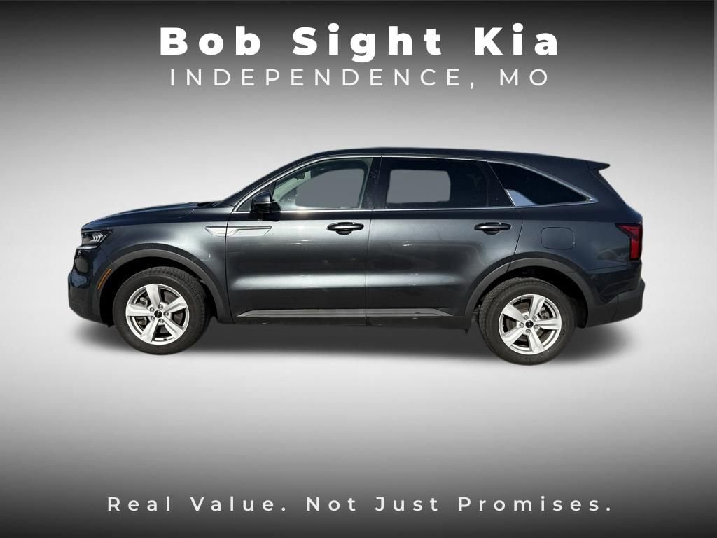 Certified 2023 Kia Sorento LX FWD image 5