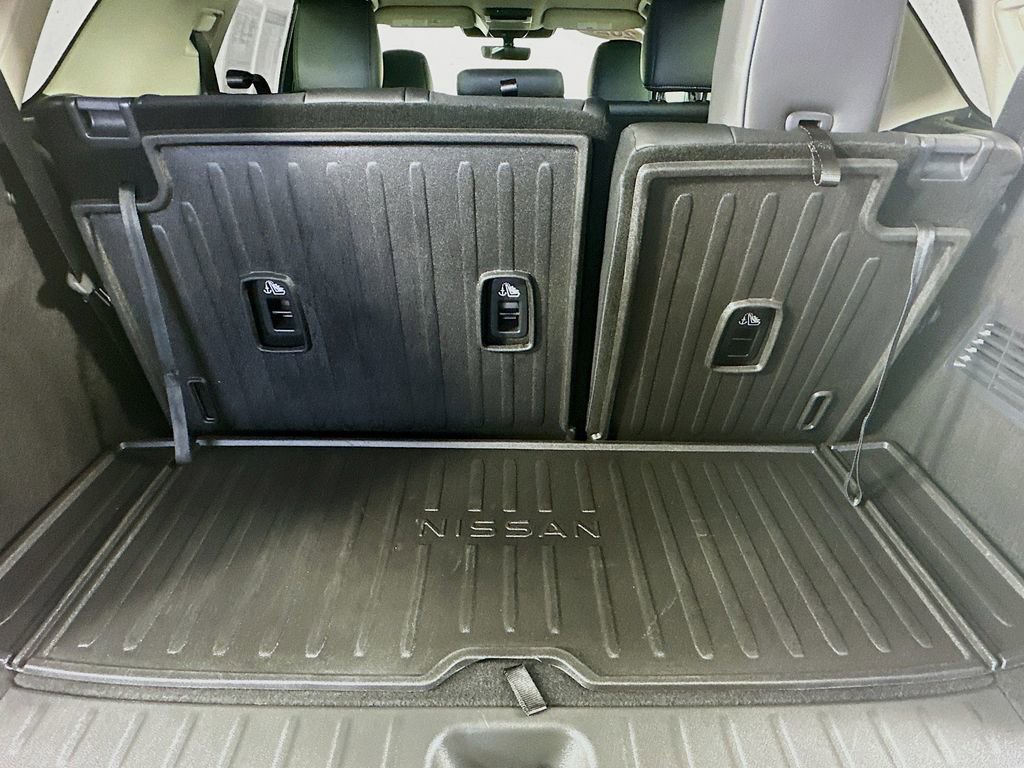 Used 2025 Nissan Pathfinder SL w/ Cargo Package image 34