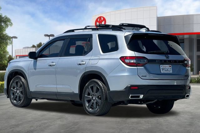 Used 2025 Honda Pilot Sport image 6