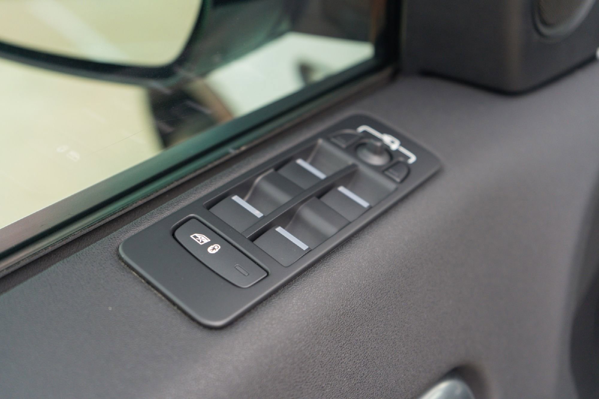 Used 2017 Land Rover Discovery Sport HSE image 19