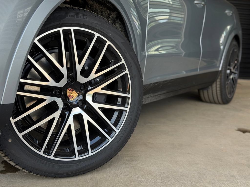 New 2026 Porsche Cayenne Coupe AWD/4WD image 6