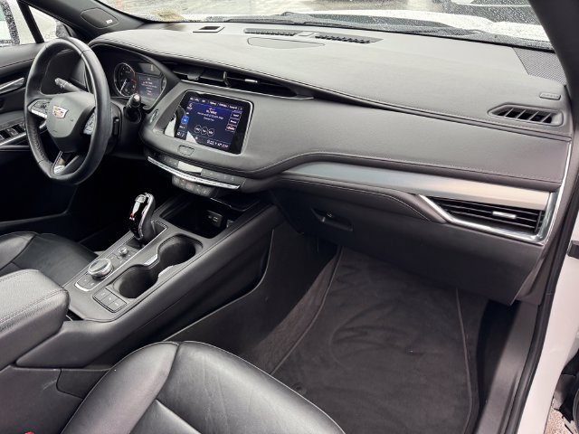 Certified 2022 Cadillac XT4 Premium Luxury w/ Cold Weather Package FWD image 5