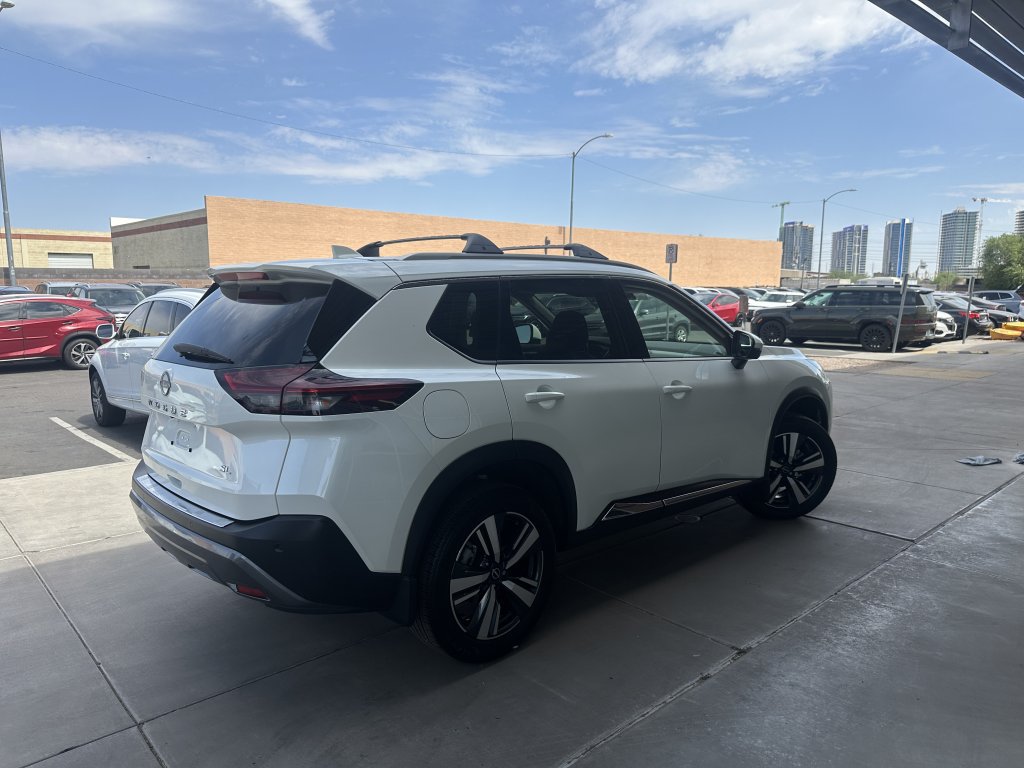 Used 2023 Nissan Rogue SL FWD image 3