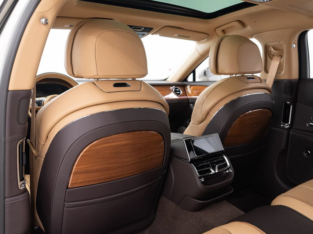 Used 2025 Bentley Flying Spur Plug-In Hybrid AWD/4WD image 23