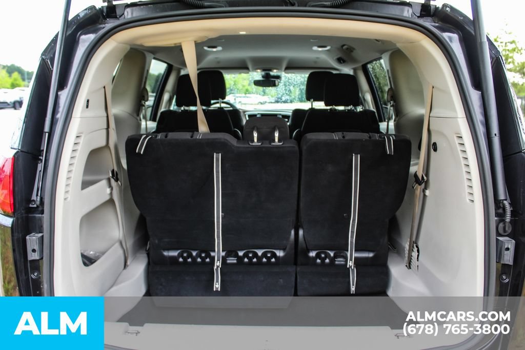 Used 2023 Chrysler Voyager LX FWD image 17