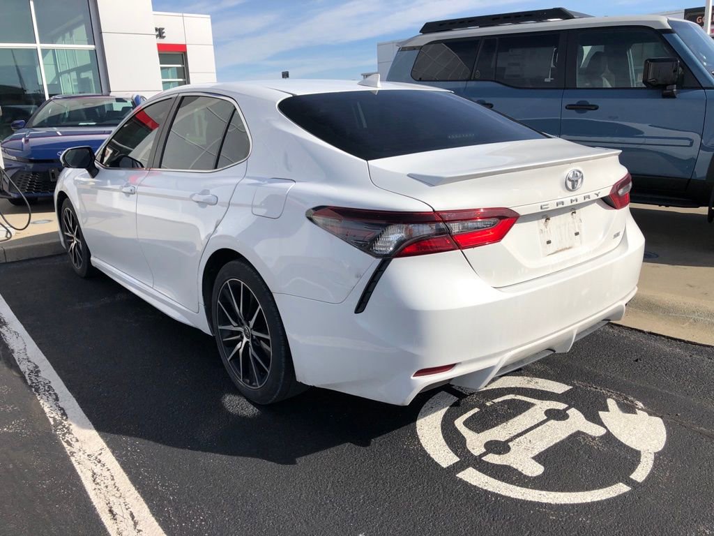 Used 2021 Toyota Camry SE w/ Cold Weather Package image 3