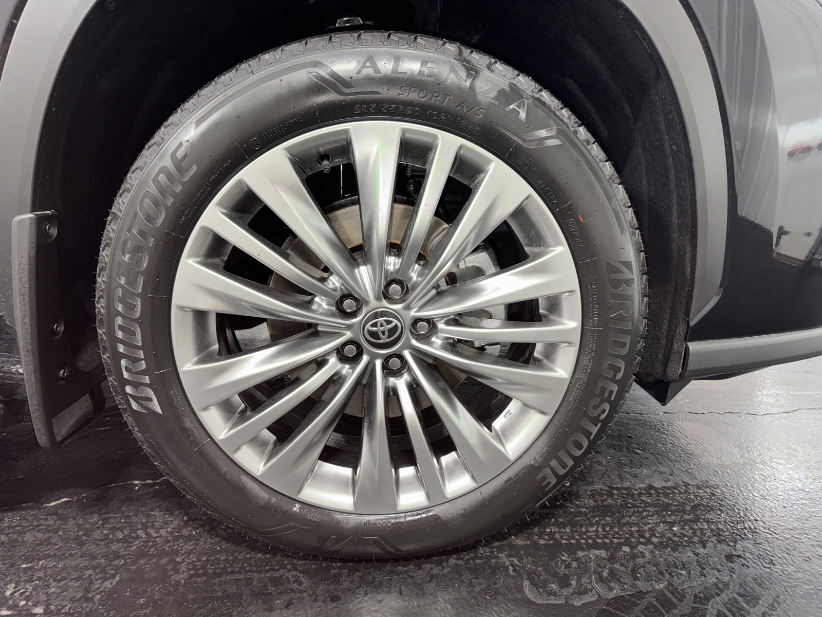 New 2026 Toyota Highlander Platinum image 9