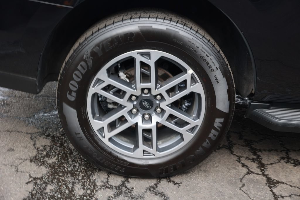 Used 2025 Ford Expedition Active RWD image 11