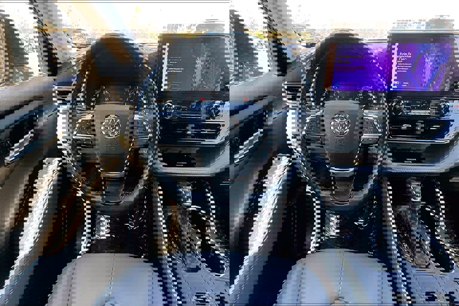 Used 2023 Toyota Highlander XLE image 5