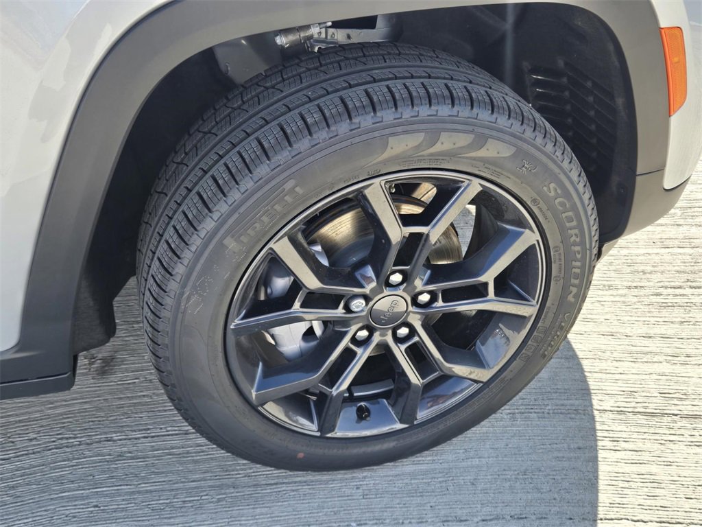 New 2025 Jeep Grand Cherokee Limited image 6