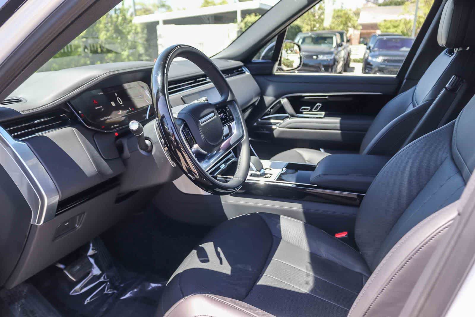 New 2026 Land Rover Range Rover Long Wheelbase SE AWD/4WD image 18