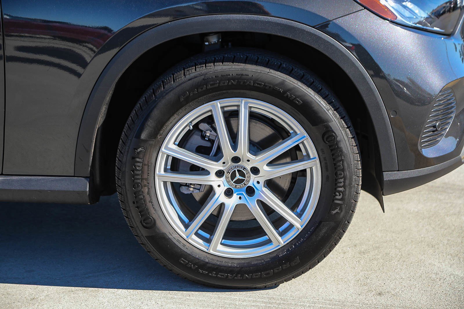 Used 2025 Mercedes-Benz GLC 300 4MATIC image 10