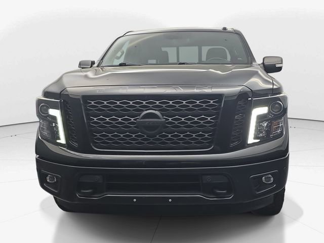 Used 2019 Nissan Titan SL w/ Midnight Edition AWD/4WD image 4