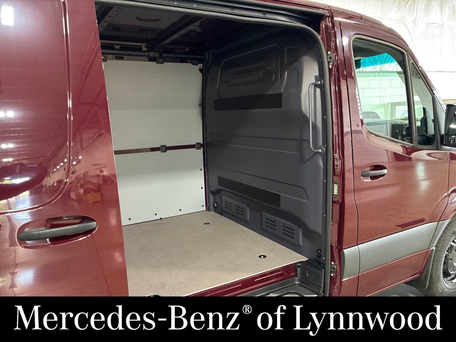 Used 2025 Mercedes-Benz Sprinter 2500 image 21