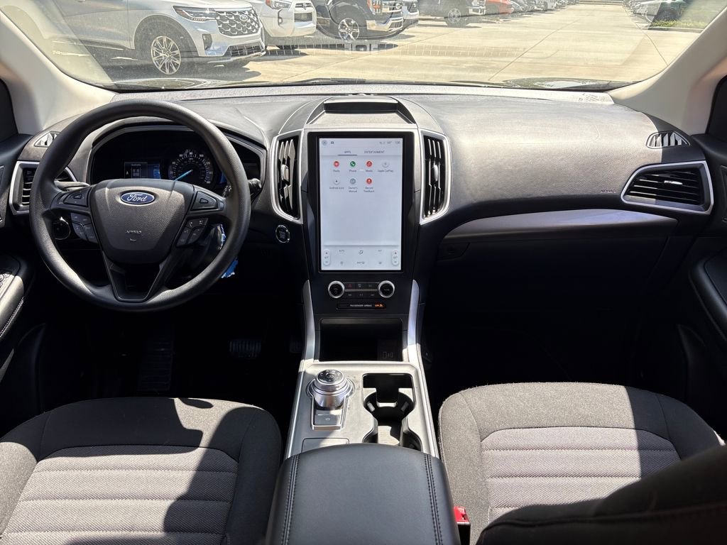 Used 2024 Ford Edge SE w/ Black Appearance Package image 7
