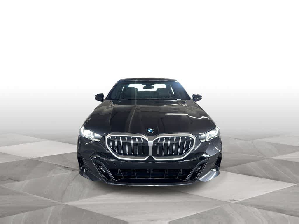 Used 2024 BMW 540i xDrive AWD/4WD image 3