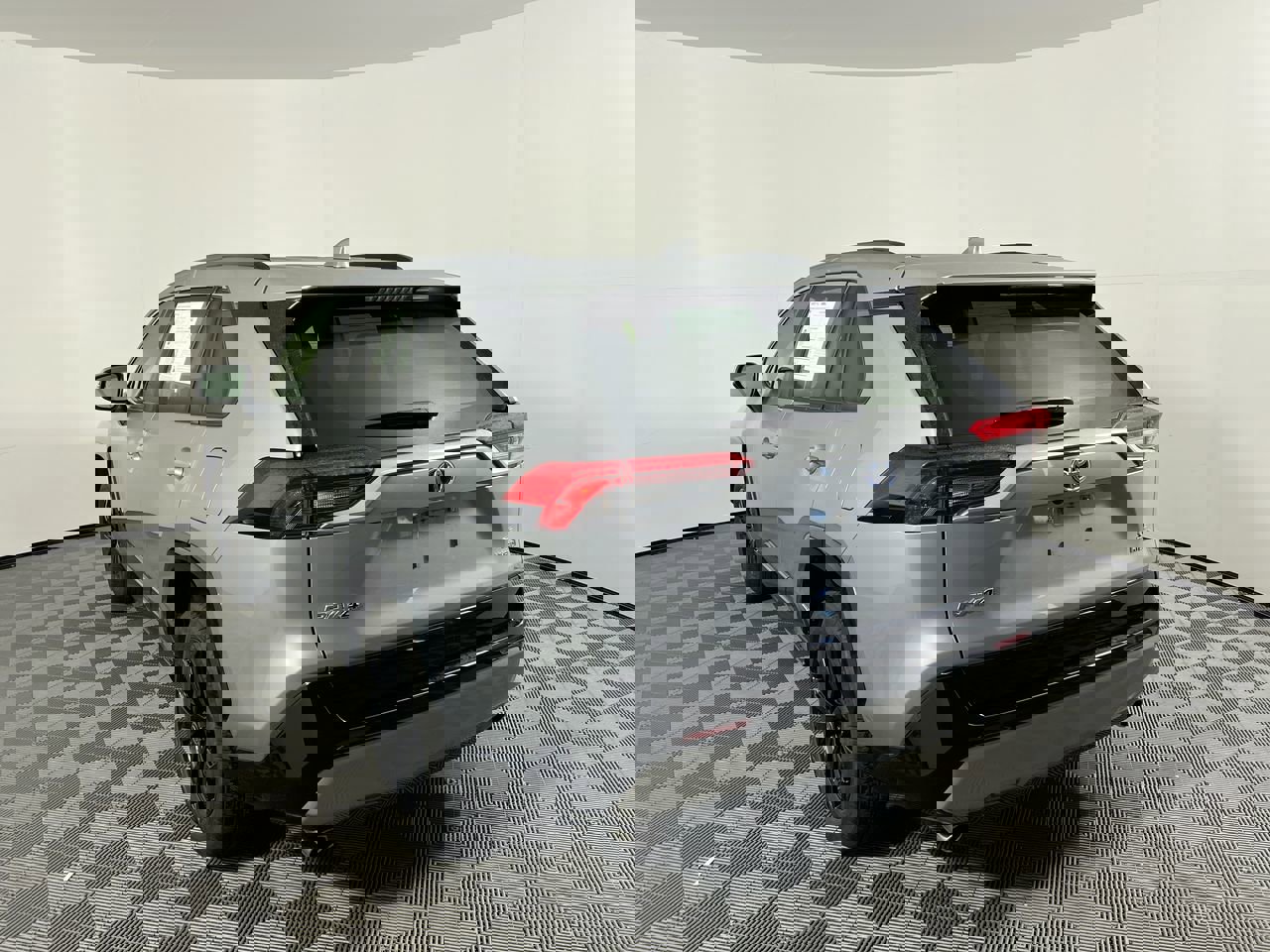 Used 2023 Toyota RAV4 SE image 5