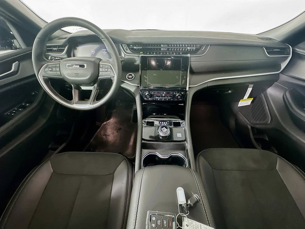 New 2025 Jeep Grand Cherokee Altitude AWD/4WD image 9