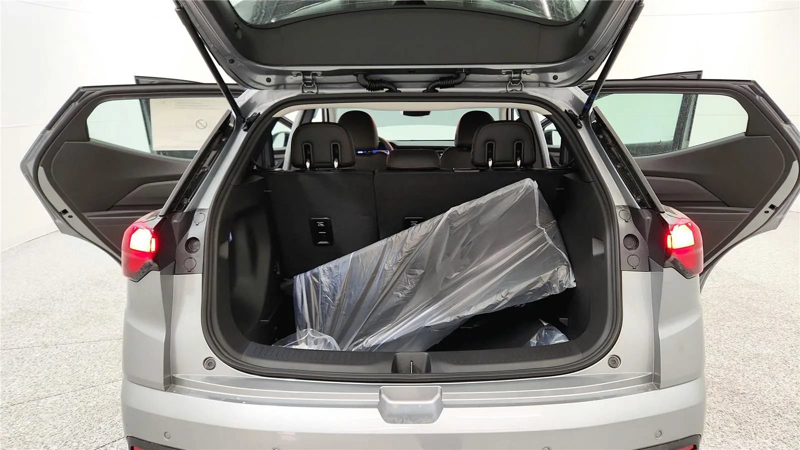New 2027 Chevrolet Bolt RS w/ Technology Package FWD image 19