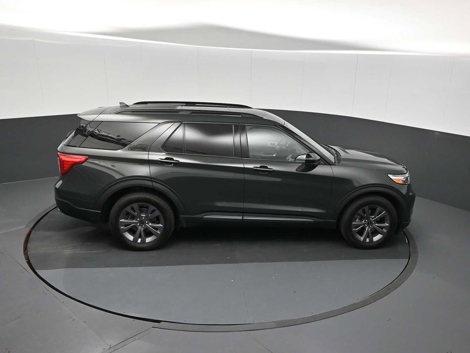 Used 2023 Ford Explorer XLT w/ Equipment Group 202A AWD/4WD image 26