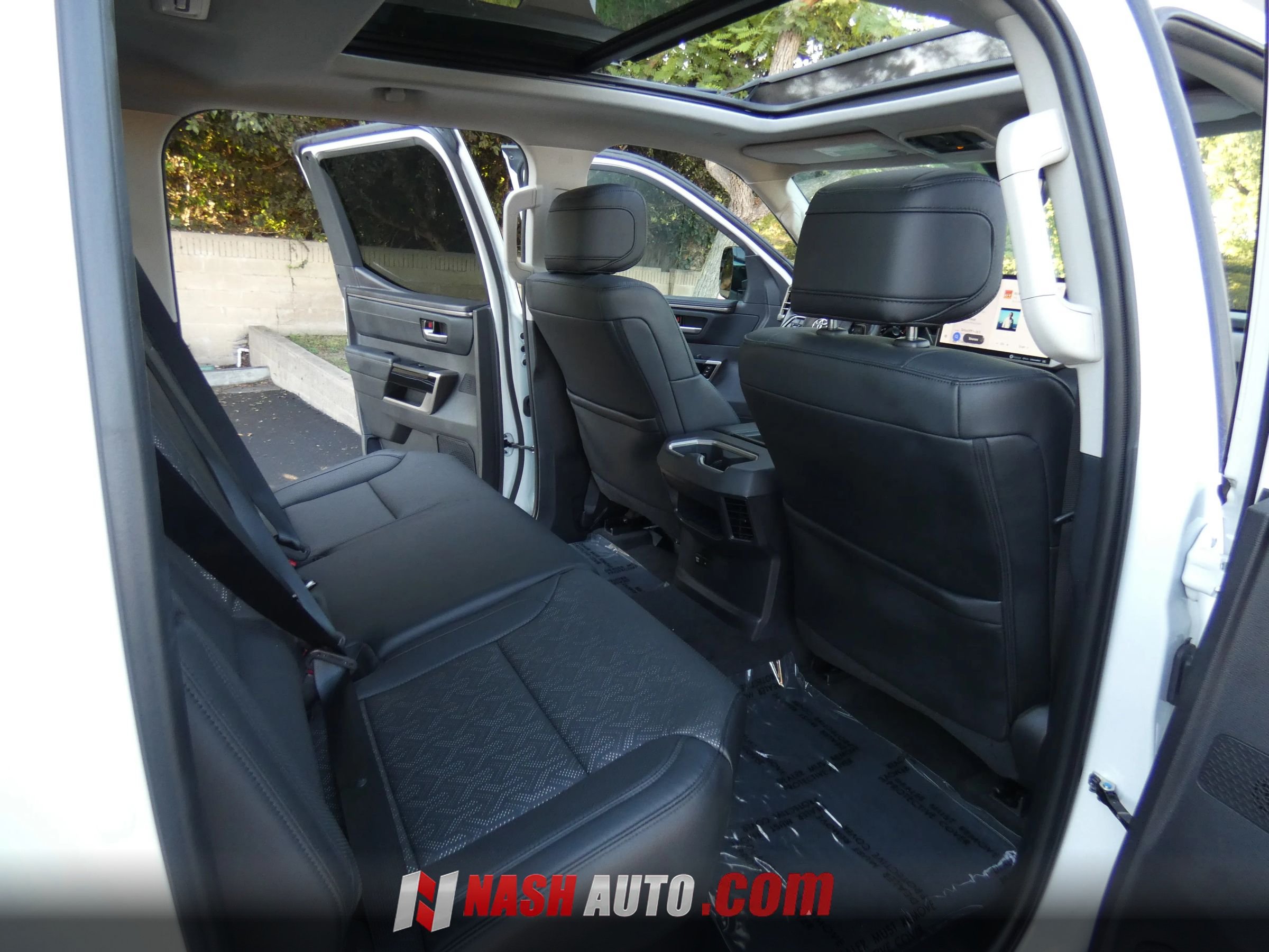 Used 2024 Toyota Tundra Limited AWD/4WD image 30