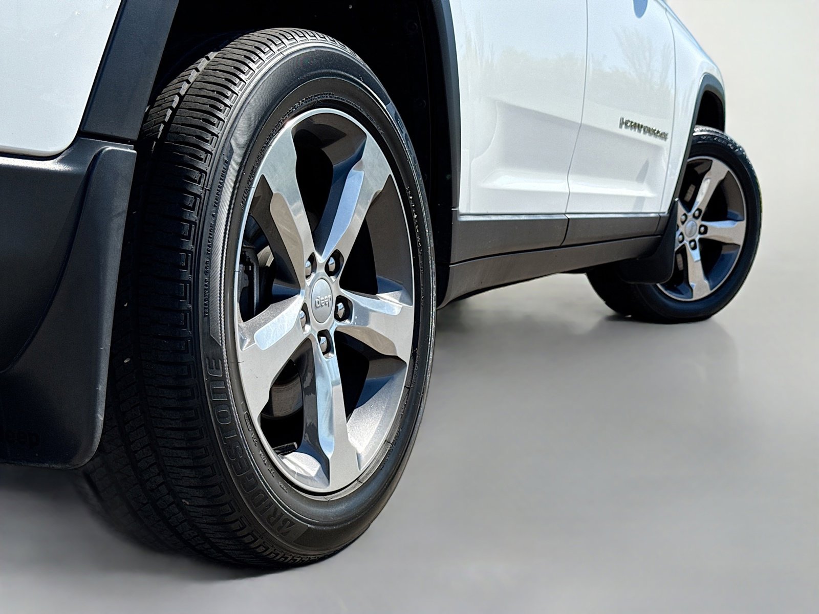 Used 2022 Jeep Grand Cherokee L Limited AWD/4WD image 16