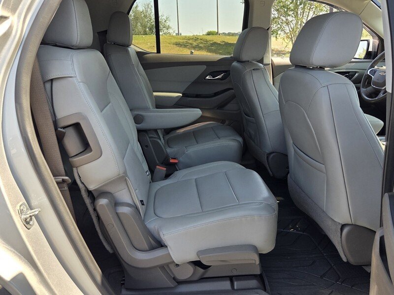 Used 2020 Chevrolet Traverse LT w/ LT Premium Package AWD/4WD image 17