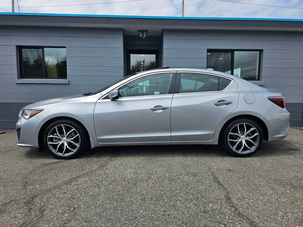 Used 2020 Acura ILX w/ Premium Package FWD image 2