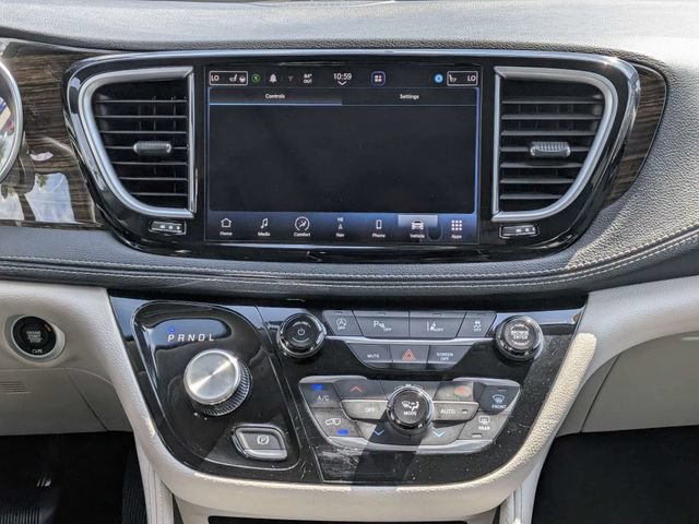 Used 2023 Chrysler Pacifica Limited FWD image 19